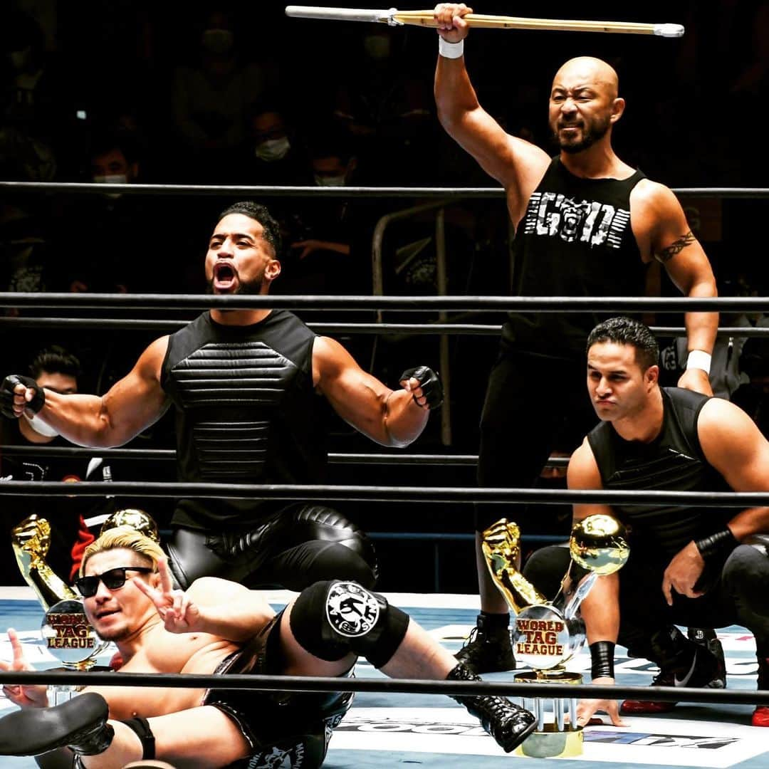 テヴィタ・フィフィタさんのインスタグラム写真 - (テヴィタ・フィフィタInstagram)「Finished the last tour of the year tonight. We compete at Wrestle Kingdom 15 on January 4th, 2021 for the IWGP Heavyweight Tag Titles. We plan to complete the final half our destiny that day, until then enjoy these photos from our fans 🙏🏽🎉🎄! #god #WK15」12月23日 21時04分 - tangaloanjpw