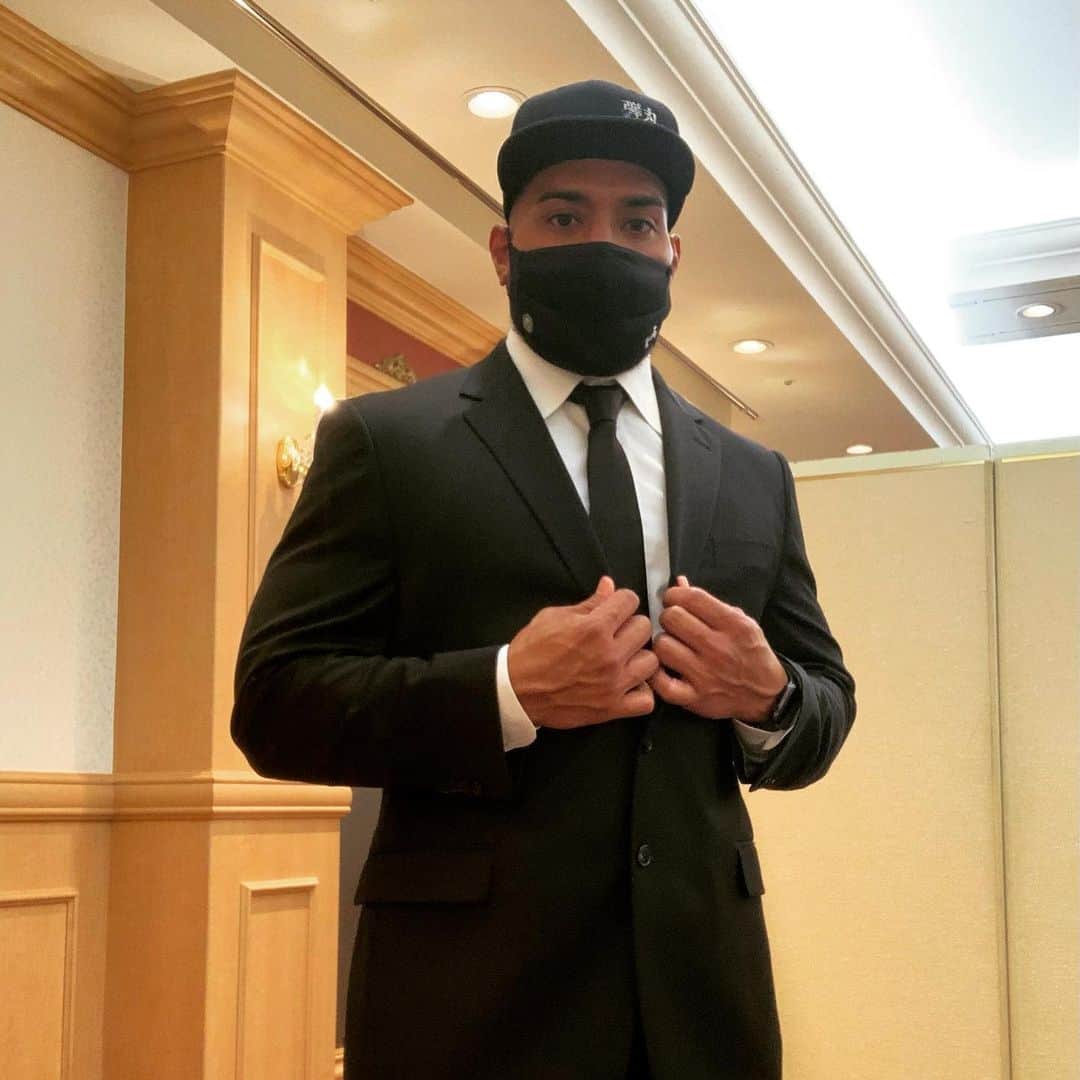 テヴィタ・フィフィタのインスタグラム：「Finished the last tour of the year tonight. We compete at Wrestle Kingdom 15 on January 4th, 2021 for the IWGP Heavyweight Tag Titles. We plan to complete the final half our destiny that day, until then enjoy these photos from our fans 🙏🏽🎉🎄! #god #WK15」