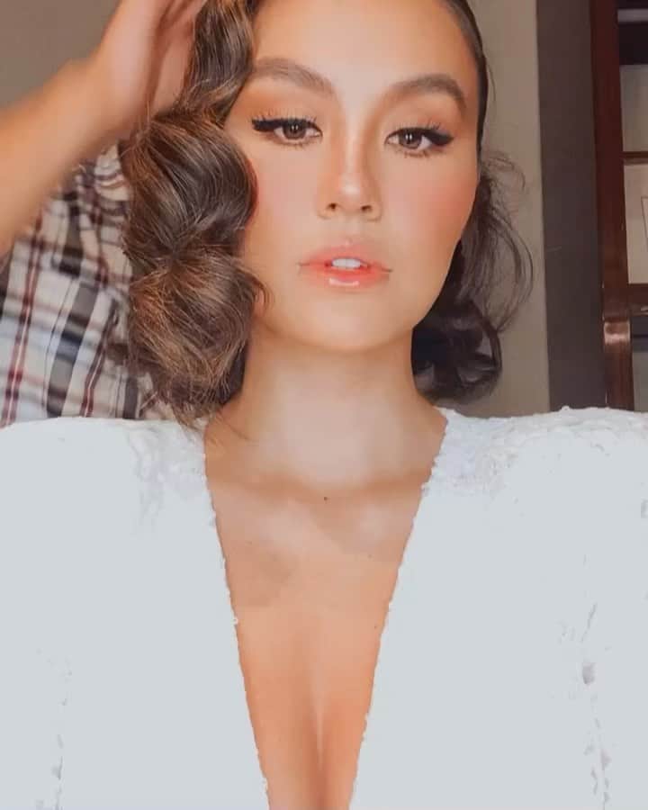 アグネス・モニカのインスタグラム：「Well hello.. . . #AGNEZMO」