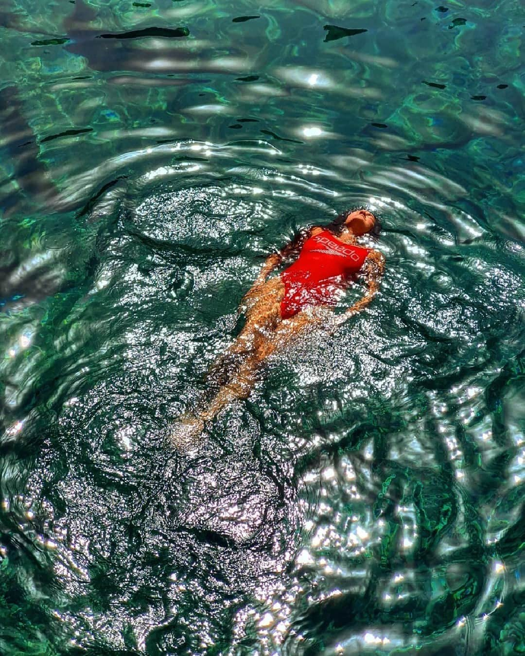 スピードさんのインスタグラム写真 - (スピードInstagram)「Just you, the sky and the water.  📸: @mawj.aldarraji   #IAmASwimmer #Speedo #Swimming」12月23日 21時00分 - speedo