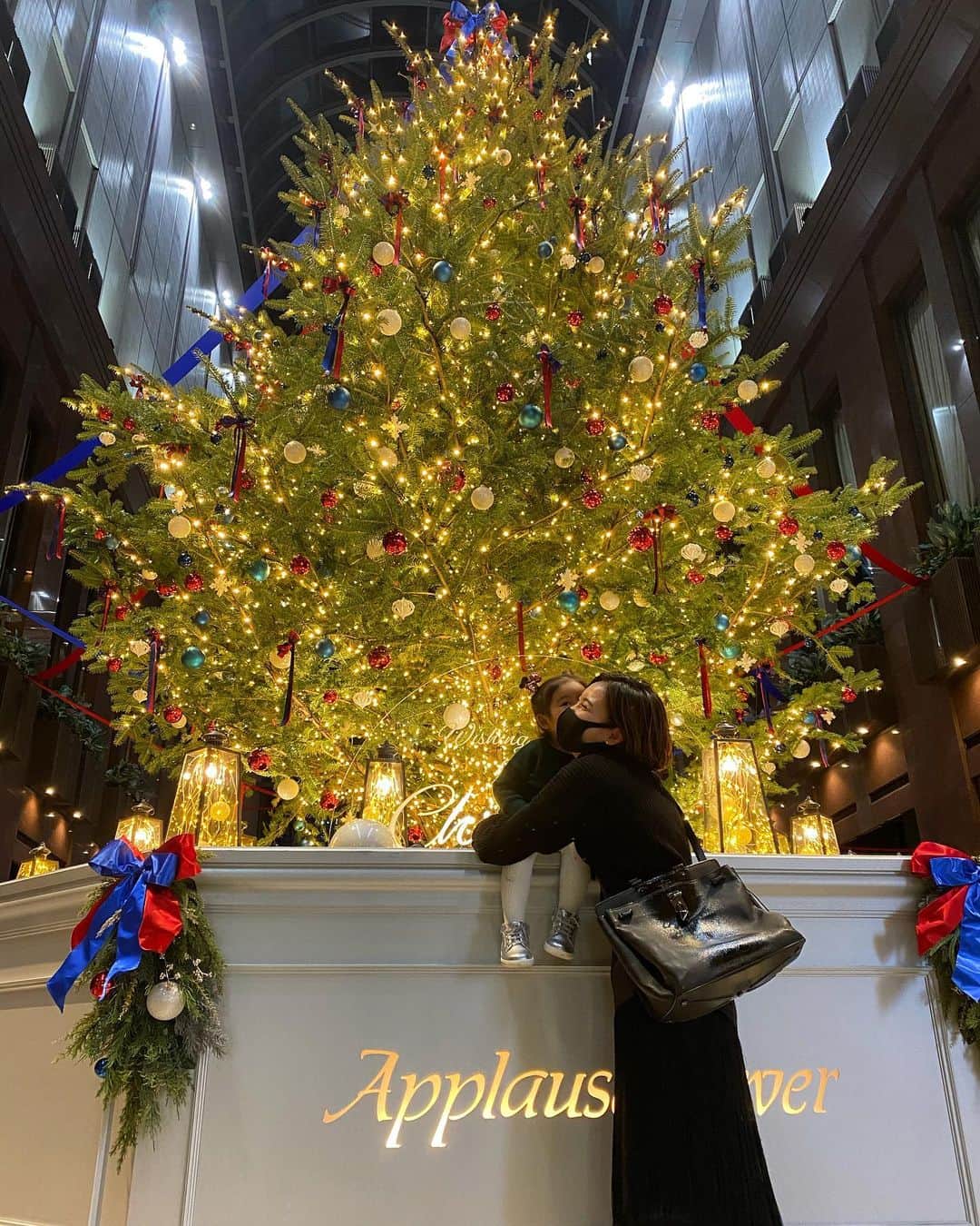 のインスタグラム：「この間🎄 杏梨がチューしてくれたから ありさはとても幸せな顔してる😚❤️（笑）」
