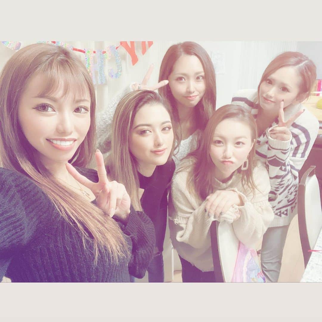 あゆかのインスタグラム：「今日はクリスマスコスプレイベント🎄🎄🎄 よかったらみにきてね！！！  .  #千葉キャバクラ#千葉富士見キャバ嬢#千葉富士見町キャバ嬢#千葉富士見キャバクラ#arドレス#ジュエルズドレス#オンラインキャバクラ#ファッション好きな人と繋がりたい#ヘアメイク#お家スタイル#息してる？#followｍe4 #follow4like#followtrain」