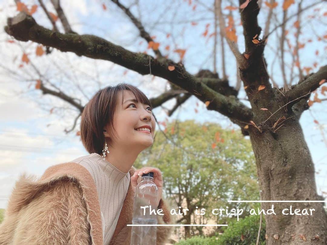 うえむらちかのインスタグラム：「「ふ」✈︎✈︎✈︎冬の澄み切った空﻿ ﻿ 今年は近所を散歩することが増えたので﻿ 空を見上げる回数も多かった﻿ ふと立ち止まってみることも﻿ 大切なのかも👣﻿ ﻿ ﻿  ルルルンごきげんリレーに参加中 ごきげんフレンド﻿ @sumimotoasuka﻿ @takahashi.mayu﻿  #ルルルン #ルルルンごきげんリレー #ごきげんをつくる #ごきげんなひと #ささやかな幸せ #pr #散歩 #散歩ガール #ごきげんフレンド #ごきげんかるた」
