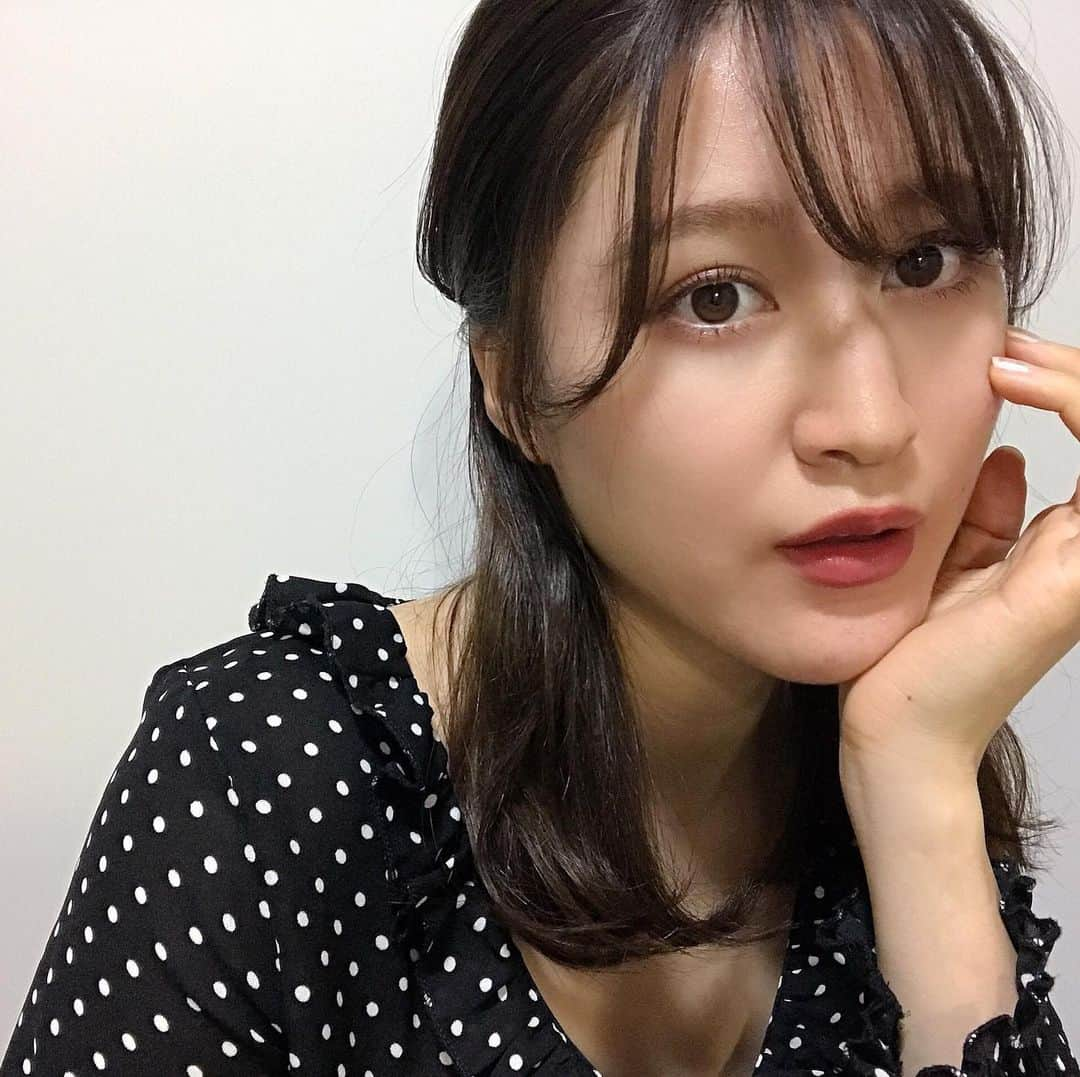 後藤夕貴さんのインスタグラム写真 - (後藤夕貴Instagram)「いつかの写真🤳 なんだか年末に向けてバタバタとしております…！ (大掃除とか大掃除とか大掃除とか..) (その前にクリスマスどこ行った？) ㅤ 今年は載せてない写真がわりとあるから 年末に向けて #振り返りシリーズ として載せてく予定〜 ㅤ ♡ ＿＿＿＿＿＿＿＿＿＿ #ハーフアップ#美人百花#美人百花Flowers#ブラウス#ドット#暗髪#シースルーバング#beauty#cosmetics#コスメ#美容#ヘアアレンジ#モノトーンコーデ#ゆき_code」12月23日 21時10分 - yuki_gotooo