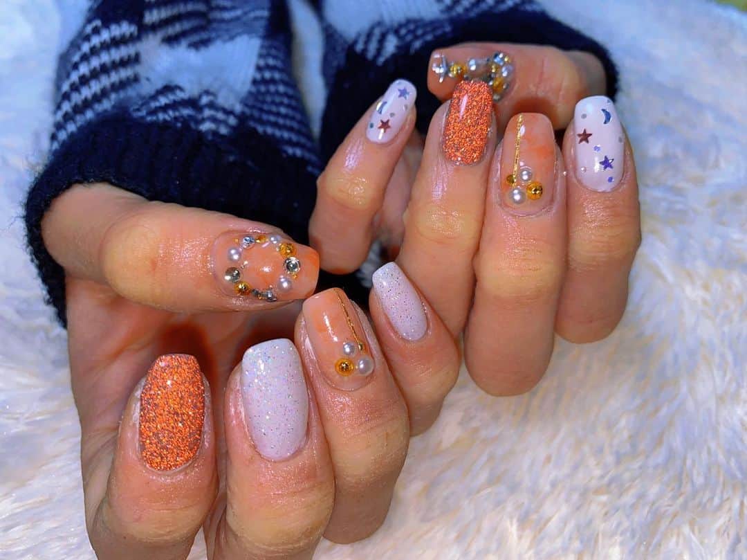 のインスタグラム：「Christmas nail🎄💅 あなたに似合うやつっておまかせしてもらったらまじクソ可愛いの🥺❤︎  #クリスマスネイル #フラッシュネイル」