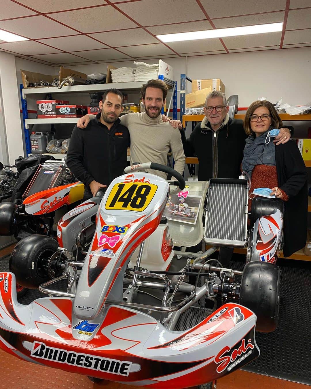 ジャン＝エリック・ベルニュのインスタグラム：「Meilleur cadeau de Noel de la part du @rkckarting 😍 Mon kart du Championnat d’Europe 2005. Quelqu’un se rappel du circuit? :)   Best Christmas present ever! My go kart from European Championship 2005. Anyone guess the track where I raced with that kart ? (And finished 2nd:)  Merci @le_sidanner_julien ❤️」