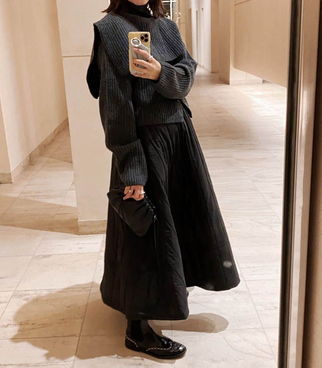urakoのインスタグラム：「. キルティングシリーズも まもなく入荷✔︎ キルティングは上下セットで持っていると とても着回しもきくのでオススメです❣️ . そして想像以上の暖かさですよ😘 . . #MACHATT #ootd #妊娠7ヶ月  の時の写真 #🤰」