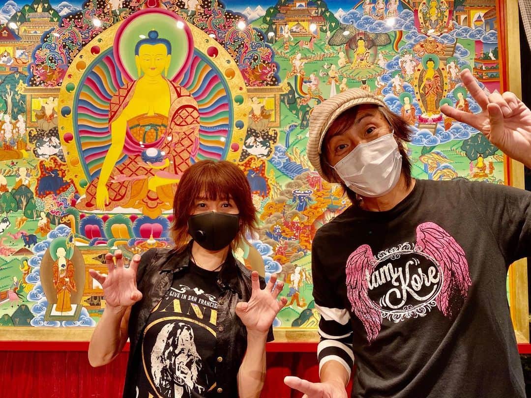 のインスタグラム：「タムコレ12/30ライブ中止のお知らせ @幕張ジャイネパール ギタリスト是方さんとのユニットtamKore 予定していた12/30のライブを中止することになりました🥲🙏　 落ち着いたらまたやるからね 来年もタムコレをどうぞよろしくです♪」