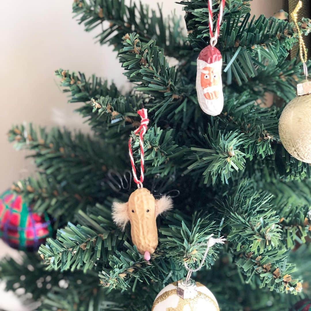 gracocoro Ryoko ONLINE SHOP＜グラこころ＞さんのインスタグラム写真 - (gracocoro Ryoko ONLINE SHOP＜グラこころ＞Instagram)「ミニツリーに追加した ゆるサンタ&トナカイオーナメント🎄 ピーナッツでできてる🥜 この時期なのでセールになってた🙏💕  大人っぽいのも好きだけど ゆる系も好き🤤」12月23日 12時54分 - gracocoryoko