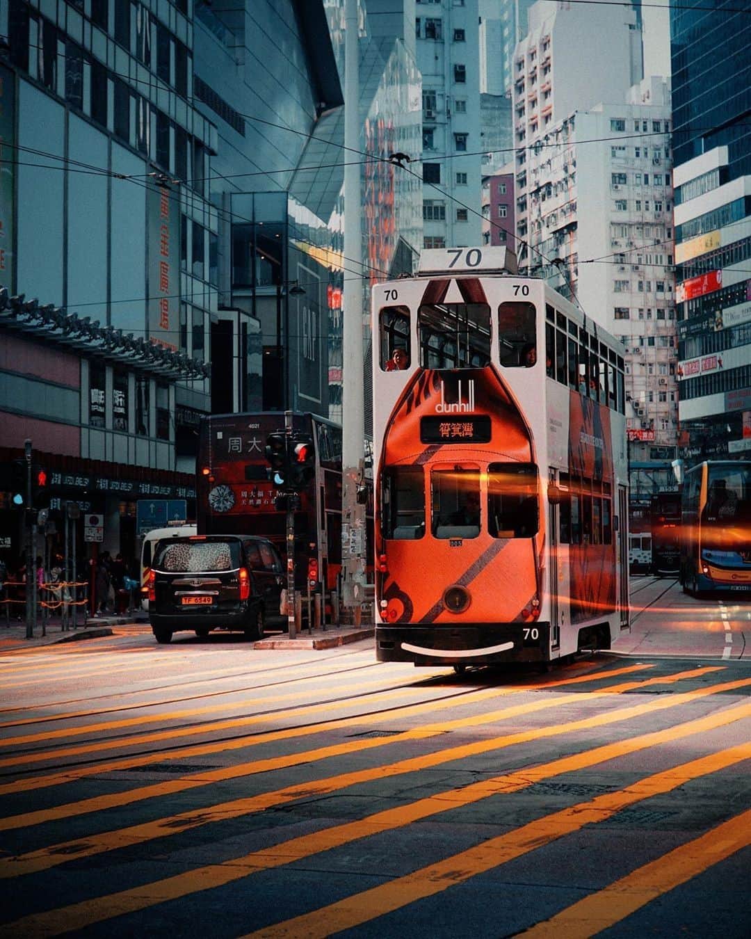 Discover Hong Kongさんのインスタグラム写真 - (Discover Hong KongInstagram)「The double-decker tram is easily one of the much-loved subjects for snapshots of Hong Kong’s streets ❤️  有電車做主角嘅街景，特別有味道。😍 📷: @iamkoo5 #DiscoverHongKong #repost」12月23日 13時00分 - discoverhongkong