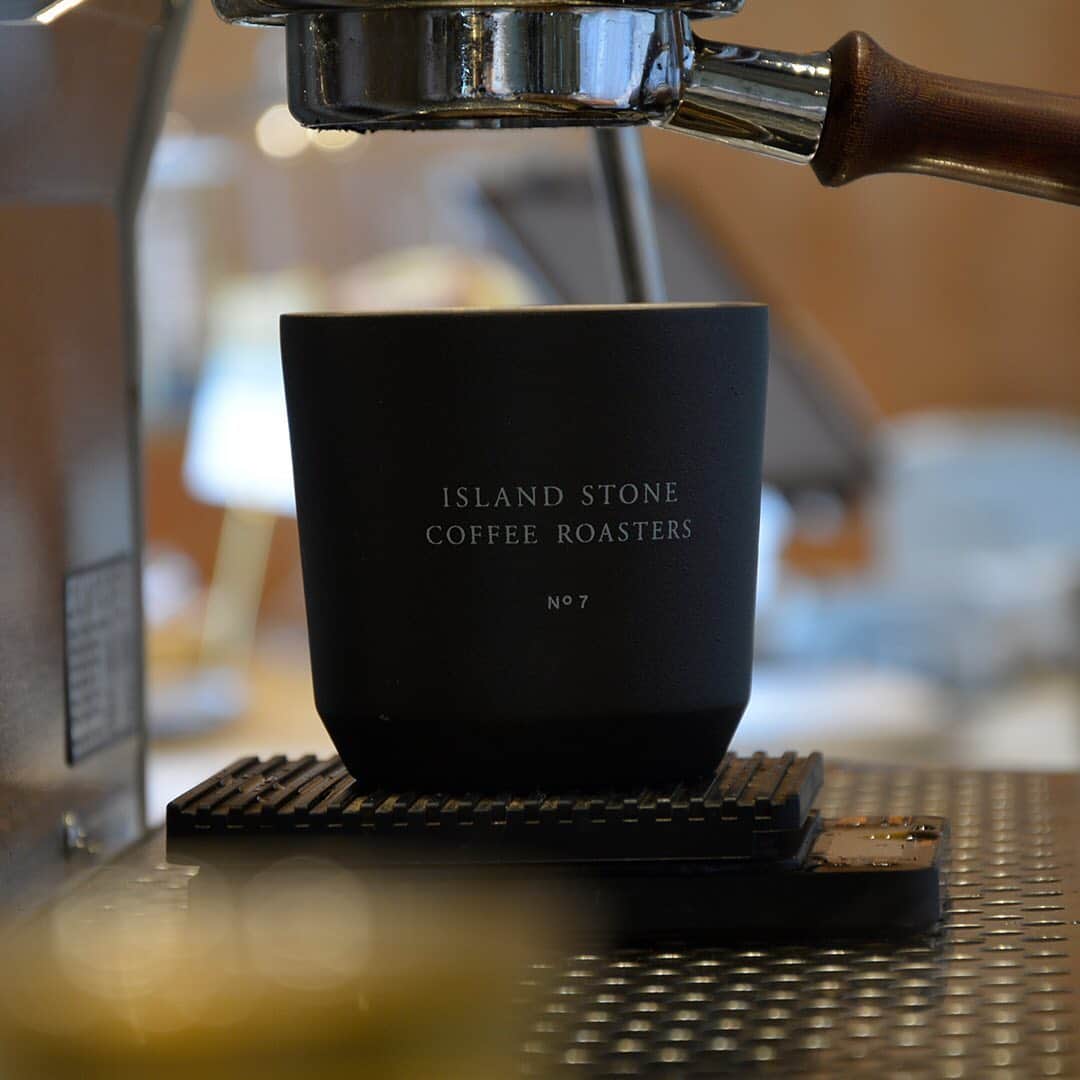 のインスタグラム：「[JOURNAL: Collaboration Tumblers Vol.3]⁠⠀ 気軽に持ち歩くことができ、多様なライフスタイルに寄り添うタンブラー。KINTOとパートナーとのコラボレーションを紹介します。詳しくはKINTO JOURNALをご覧ください。⁠⠀ （詳しくはLinkin.bioをクリック @kintojapan）⁠⠀ ---⁠⠀ KINTO's reusable tumblers are designed for supporting flexible lifestyles and allowing a comfortable drinking experience wherever you go. We're happy to introduce some of the collaborations with our partners. See the full article on KINTO JOURNAL.⁠⠀ (see linkin.bio @kintojapan)⁠⠀ ---⁠⠀ Share your KINTO items with #mykinto for a chance to be featured.⁠⠀ .⁠⠀ .⁠⠀ .⁠⠀ #kinto #キントー #simpledesign #tableware #houseware #homedecor #simplelifestyle #lifestyle #シンプルデザイン #インテリア #暮らしの道具 #暮らしを楽しむ #シンプルな暮らし #丁寧な暮らし」