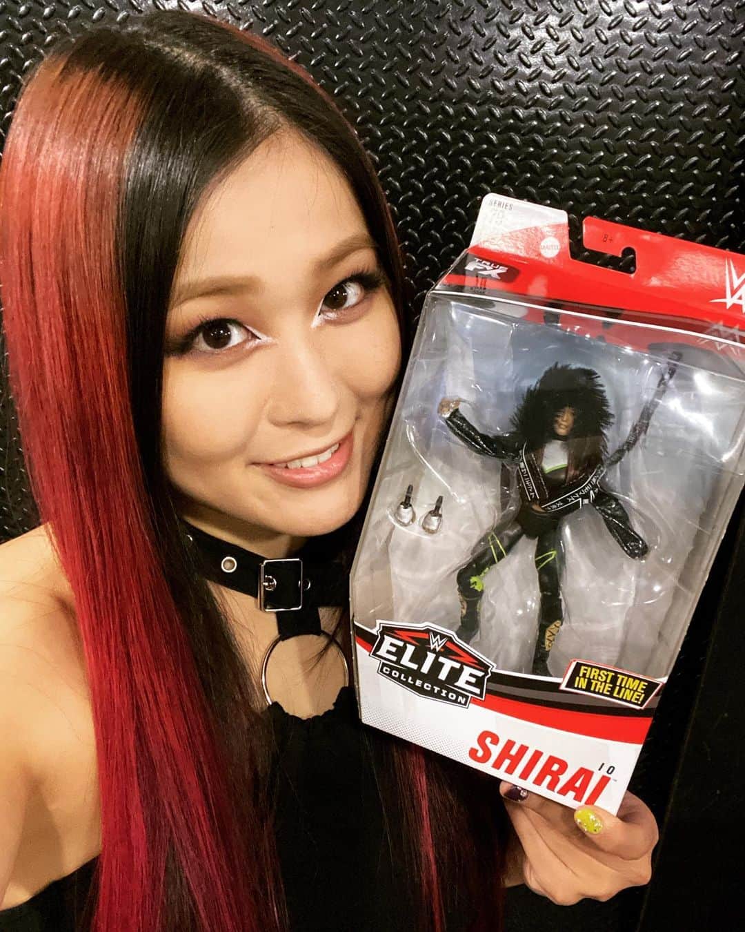 のインスタグラム：「My biggest gift this year was the NXT Women’s Championship.  Now, I’m so excited to be your Christmas gift under the tree.🎄🎁」