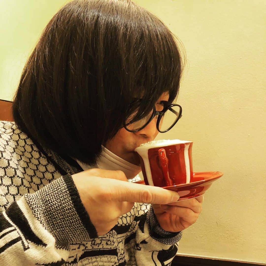 松原タニシさんのインスタグラム写真 - (松原タニシInstagram)「今日は梅田でモーニングしながら とある打ち合わせ。  以前、テレビ大阪YouTube『片っ端から喫茶店』の ロケで伺った「スパニョラ」さんに再訪。  モンブラントーストとウインナーコーヒーを注文しました。  ウインナーコーヒーのクリームがたっぷりで 口元にお決まりのクリームをいただきました☕️🎅  テレビ大阪YouTube『片っ端から喫茶店』 スパニョラ編 ↓ youtu.be/Ib4erTLFB8U  #大阪 #梅田 #第3ビル #スパニョラ #珈琲店スパニョラ #ウインナーコーヒー #モンブラントースト #片っ端から喫茶店 #テレビ大阪 #モーニングミーティング #再訪 #松原タニシ」12月23日 13時09分 - tanishi_m