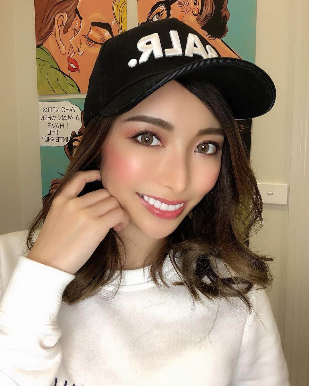 かにゃのインスタグラム：「最近お気に入りの @balr_jpn @balr のキャップとスニーカー🧢👟 このキャップLIVE配信でも被ってたらみんなに褒められて嬉しかった😆💓 真っ白のスニーカーはコーデ合わせやすいし履きやすいし最高👍(光の加減で少し青っぽく写っちゃってます💦) . オランダ発のブランドで少し前に日本にも上陸したらしい！🇳🇱 メンズもレディースもあるよ😎 カッコイイ服沢山あるの✨ やはりヨーロッパブランドはセンスよくて大好き❣️ . . . . #balr #ootd #ootdfashion #ootdstyle #fashion #fashionstyle #fashionblogger #fashionista #fashionphotography #outfitoftheday #outfit #outfitinspiration #outfits #melbournelife #オーストラリア生活 #メルボルン生活 #海外生活 #ファッション #ファッションコーデ #コーデ #カジュアルコーデ #カジュアルファッション #メンズライク #ブラックコーデ #キャップ #ストリートファッション #ストリートコーデ #ボーイッシュ #ボーラー #キャップ女子」