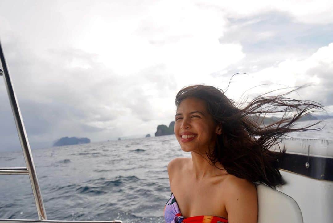 メイン・メンドーサのインスタグラム：「happy as a clam」