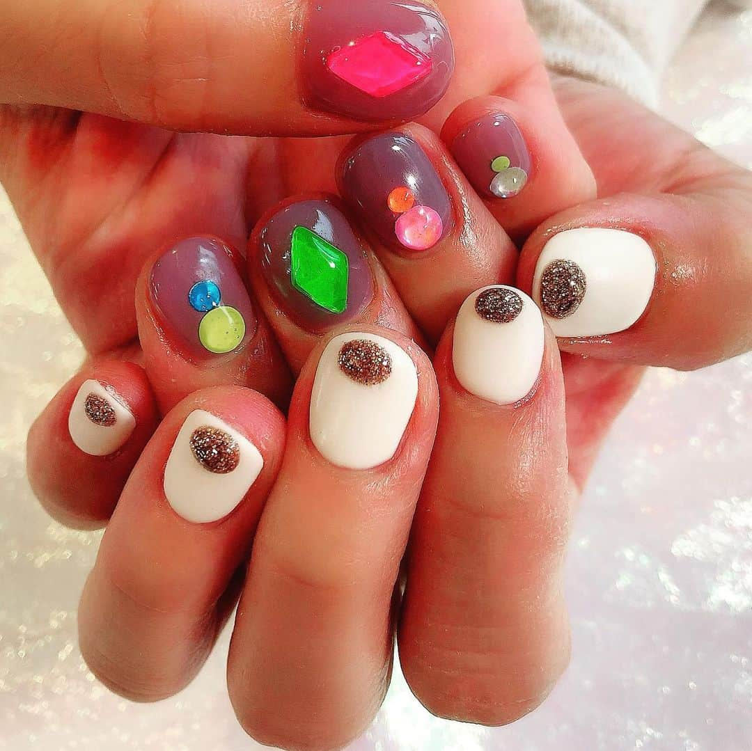 安村幸子さんのインスタグラム写真 - (安村幸子Instagram)「@menail1201 へ。。。 今年最後のnail💅  最高に可愛いすぎやしませんか💘 玩具箱みたいなnail✖︎マットnail🤤 好きなデザインを詰め込んでもらいましたっ💓  @menailuraeri @menail1201❤️ Special thanks  #オシャレネイル #個性ネイル #menail #nails #ネイル #ネイルデザイン」12月23日 14時06分 - sachiko.y.523