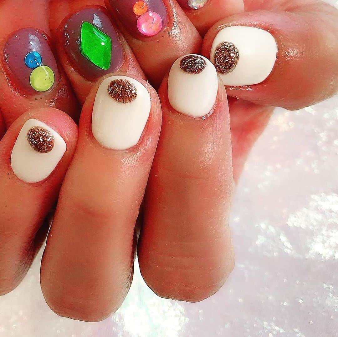 安村幸子さんのインスタグラム写真 - (安村幸子Instagram)「@menail1201 へ。。。 今年最後のnail💅  最高に可愛いすぎやしませんか💘 玩具箱みたいなnail✖︎マットnail🤤 好きなデザインを詰め込んでもらいましたっ💓  @menailuraeri @menail1201❤️ Special thanks  #オシャレネイル #個性ネイル #menail #nails #ネイル #ネイルデザイン」12月23日 14時06分 - sachiko.y.523