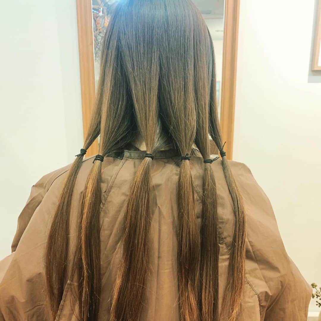 レイチェル・チャンさんのインスタグラム写真 - (レイチェル・チャンInstagram)「今日はいよいよヘアドネーション！久々のショートヘアに♪色もずいぶん明るくしました✨ ちゆきさん、いつもありがとう💕  #hairdonation #ヘアドネーション　#haircut #ヘアカット　#イメチェン　#kyara #ショートヘア」12月23日 14時06分 - rachelchanjpn