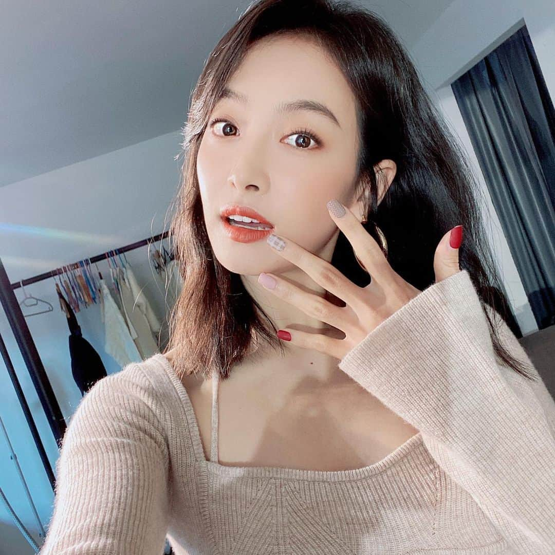 ビクトリアさんのインスタグラム写真 - (ビクトリアInstagram)「♦️💅 #dashingdiva #magicpress #nails」12月23日 14時21分 - victoria02_02