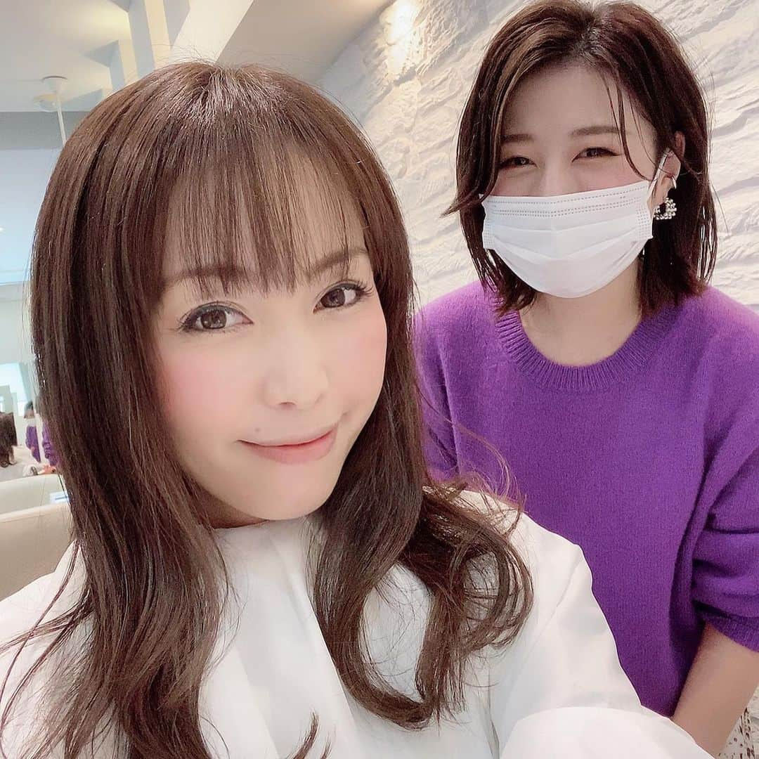 澤野井香里さんのインスタグラム写真 - (澤野井香里Instagram)「今年最後の美容院💇‍♀️に @careumeda へ＾＾✨﻿ ﻿ 前回 @toku.18 に作って頂いたカラーがすごく良かったので同じものをオーダー✨﻿ いつも可愛いくて元気をもらえる @wa_ac に毛先や前髪をカットして整えてもらって、ヘッドスパもして本当癒された♡﻿ ﻿ 頭触ってもらうのなんでこんな気持ちいいんだろ😇﻿ ﻿ #CARE梅田 ﻿ アーバンテラス茶屋町B-4﻿ ☎︎0663720116﻿ ﻿ #ks_20✨ #ks_beauty✨﻿ #careumeda #hairsalon #ks_osaka✨ #大阪 #梅田 #ケア #CARE梅田 #大阪美容室 #梅田美容」12月23日 14時40分 - kaori_sawanoi