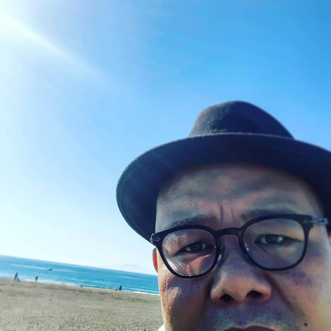 中沢ノブヨシさんのインスタグラム写真 - (中沢ノブヨシInstagram)「あ〜、ちょっと用事で、 出ただけなのに、、、、  あ〜、天気良い〜。汗。  #中沢ノブヨシ #中沢ノブヨシofficial #由比ヶ浜ビーチ #soul #music」12月23日 14時43分 - nobuyoshinakazawa