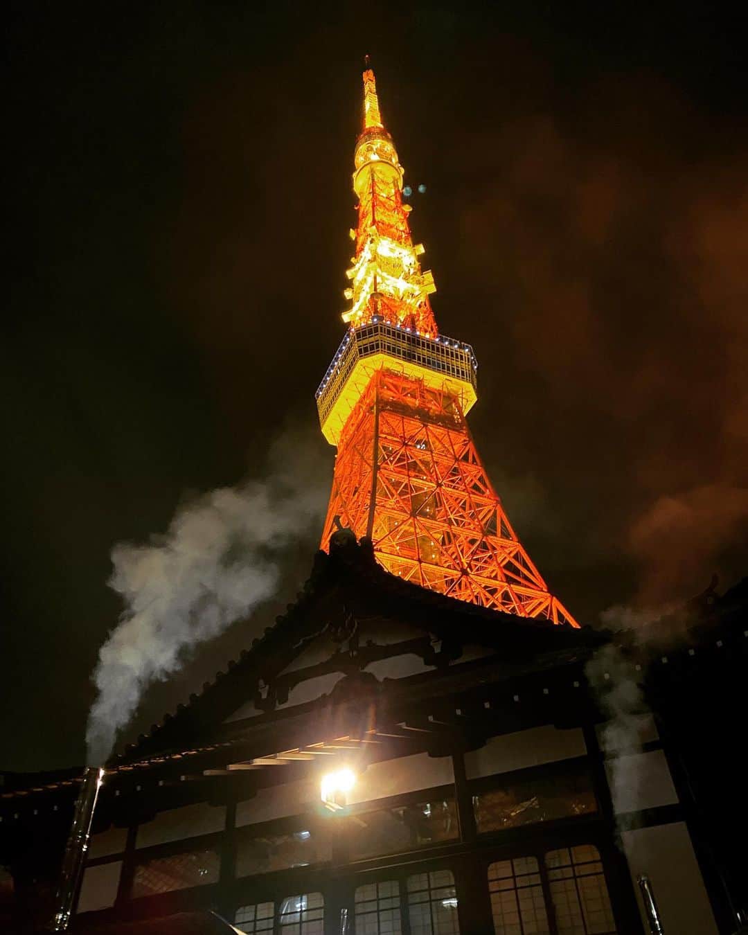 五箇公貴のインスタグラム：「新しいサウナの形をみた。 #サウナ　#寺サウナ」