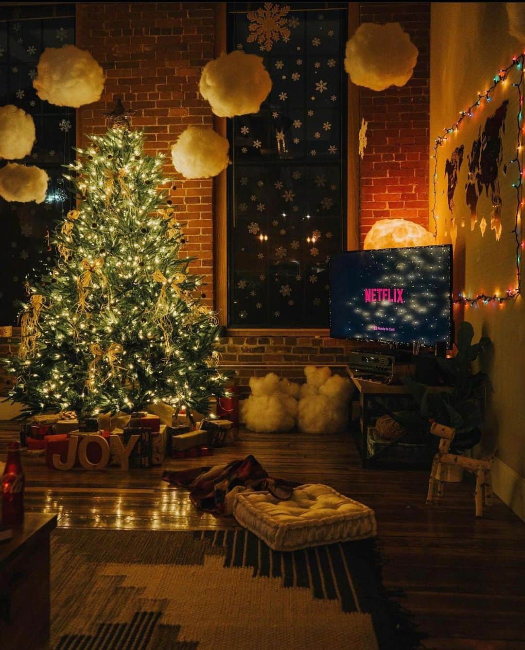 Crazy Roomsのインスタグラム：「Only a few more days till Christmas 🎄 by @cfunk44」
