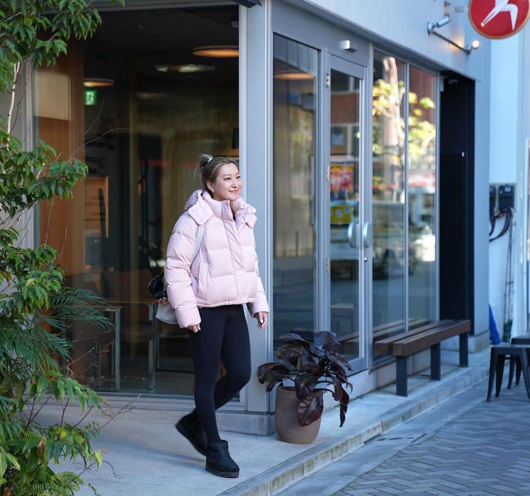 のインスタグラム：「Wunder Puff Cropped Jacket @lululemonjp この冬いちばん気に入ってるアウター。ショート丈はスタイルよく見えるし🙌🏻」