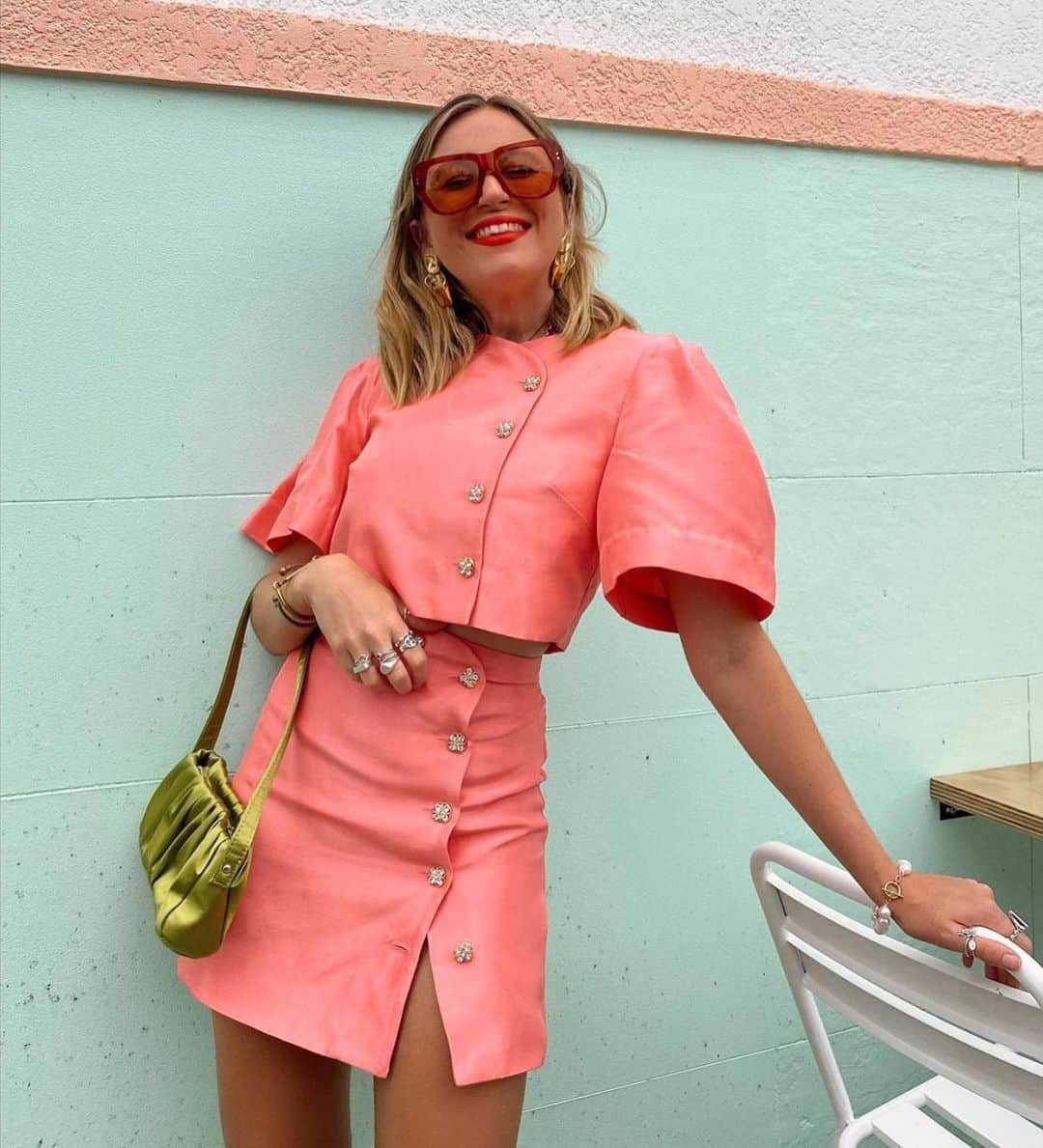 アリスマッコールのインスタグラム：「Think pink 🩰 #aliceMcCALL」