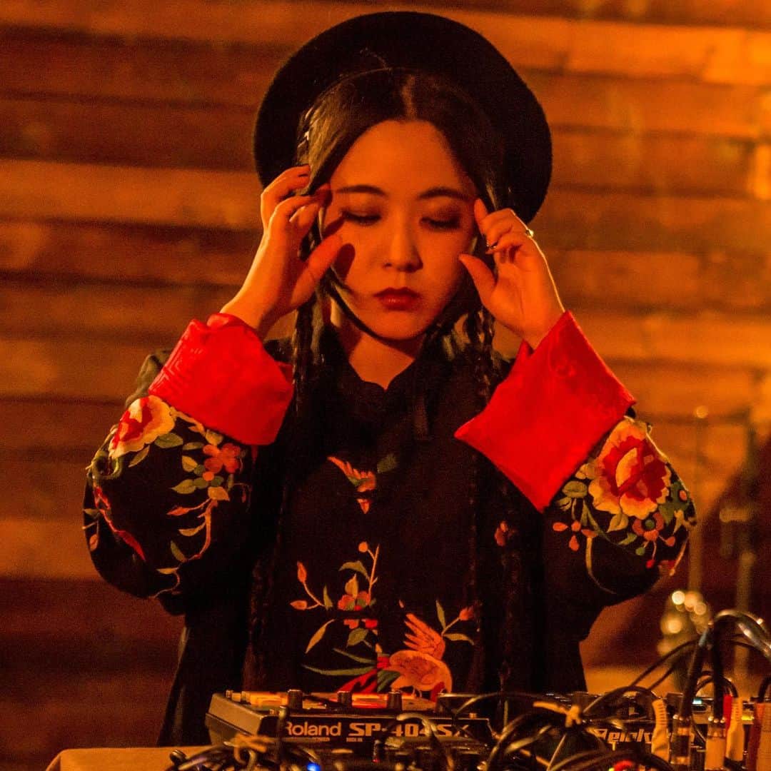 テンテンコのインスタグラム：「≪空中散歩≫  12月26日(土)22:00- 金沢 新天地パペロ  テンテンコ  DJ 空中水泳 NEP&GGK  ※予約なし、当日のみ  ★∻∹⋰⋰ ☆∻∹⋰⋰ ★∻∹⋰⋰ ☆∻∹  photo by yukiko ono 20201213 bushbash」