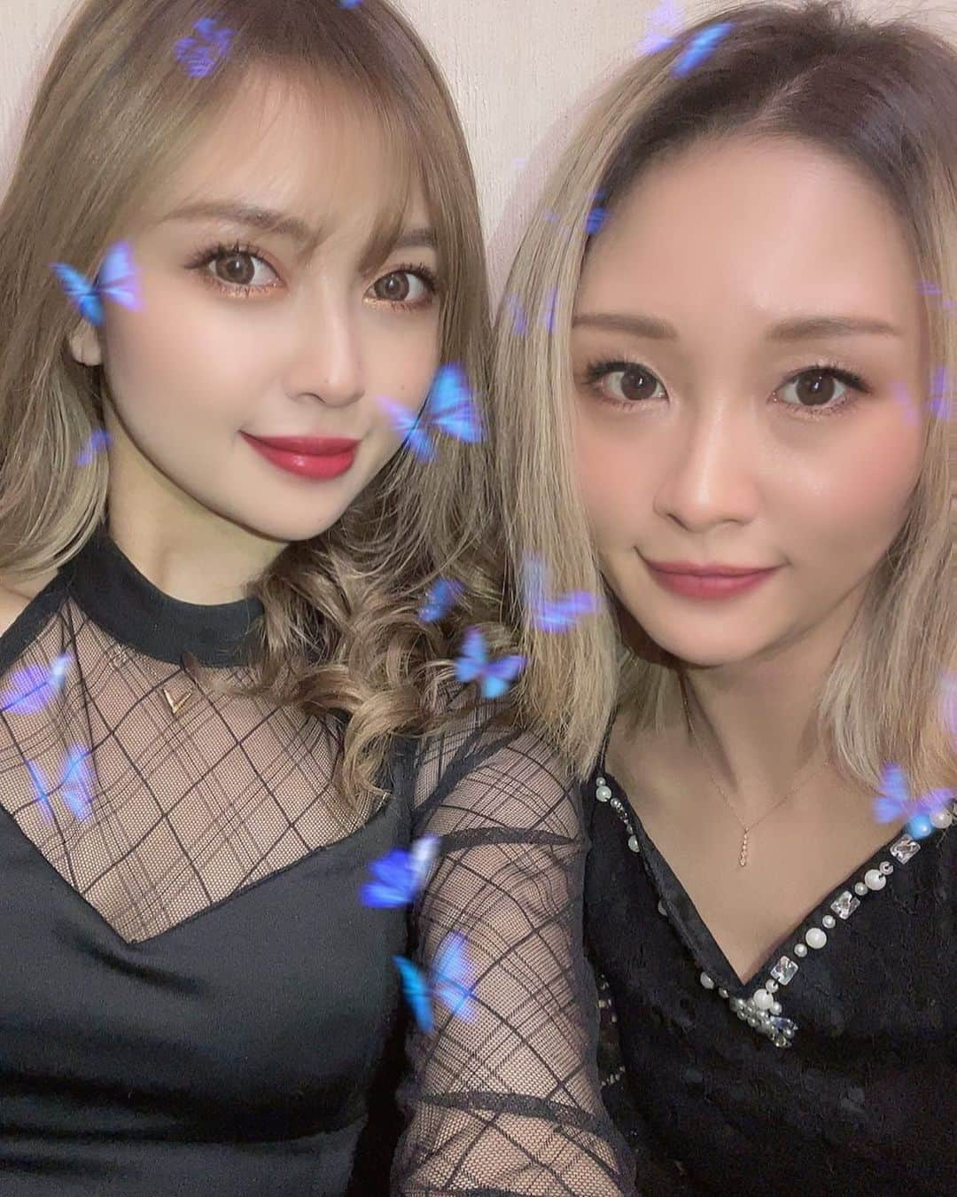 MAYAさんのインスタグラム写真 - (MAYAInstagram)「🦋🤍🤍🤍 . . #sister #姉妹 #リアル姉妹」12月23日 15時09分 - mayapi_4s2