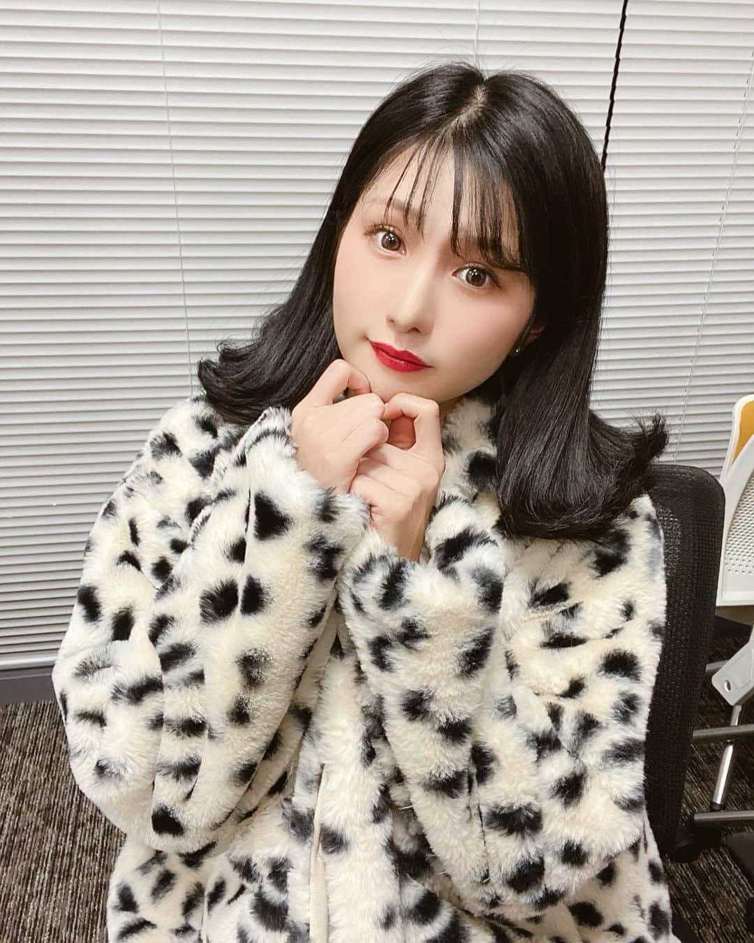 谷川愛梨のインスタグラム：「: 明後日から始まる 舞台に向けて黒髪復活😈」