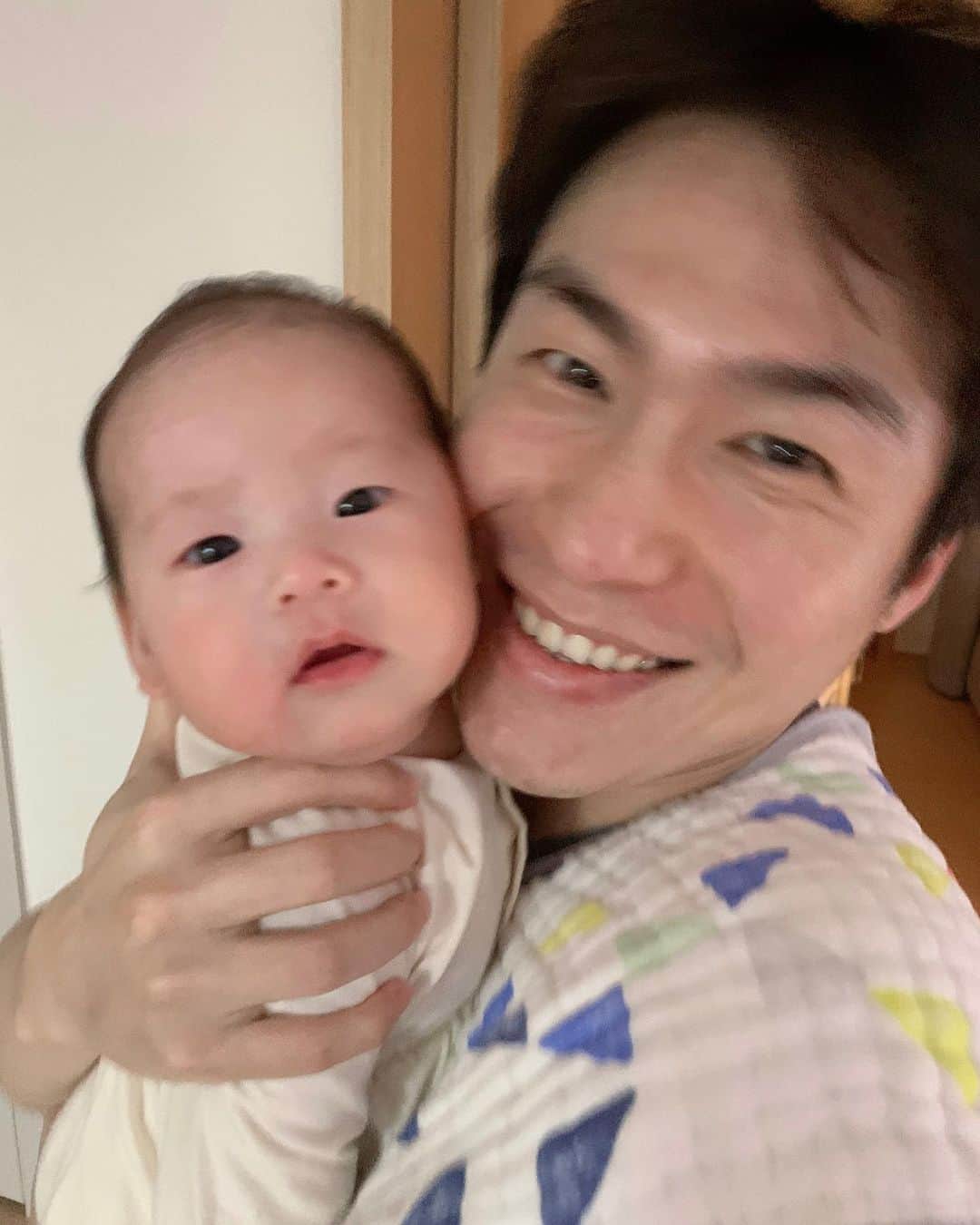イ・ジェウォンのインスタグラム：「. #소중한봄봄이🌼」