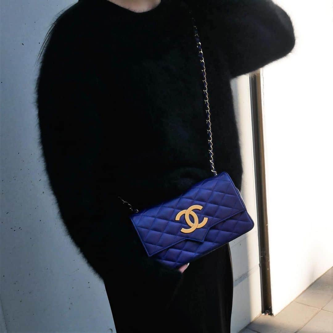 Vintage Brand Boutique AMOREさんのインスタグラム写真 - (Vintage Brand Boutique AMOREInstagram)「Vintage Chanel Lambskin Big CC Shoulder Bag🧿  Available Online For Purchase🦋  Search Code: AO30460  Free Shipping Worldwide 📩DM for more info and pricing  ➡️info@amorevintagetokyo.com  #VintageChanel #ChanelLambskin #ChanelBag #ChanelCC #AmoreTokyo」12月23日 15時36分 - amore_tokyo