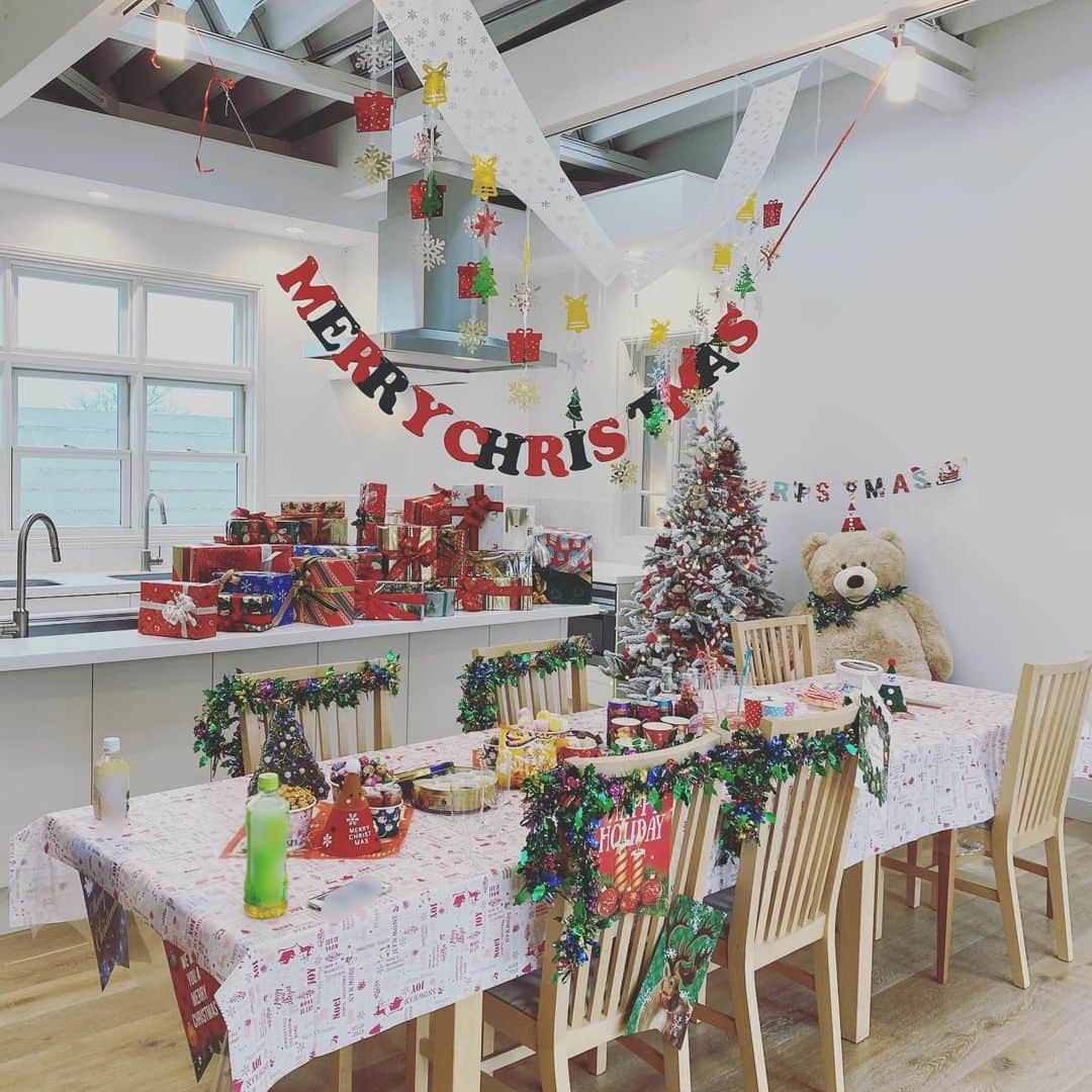 ニコ☆プチのインスタグラム：「なんの撮影でしょーか🎄🎅﻿ ﻿ ヒントは、金5...🔔﻿ ﻿ ﻿ 続報を待たれよ💘﻿ ﻿ ﻿ #ニコプチ」