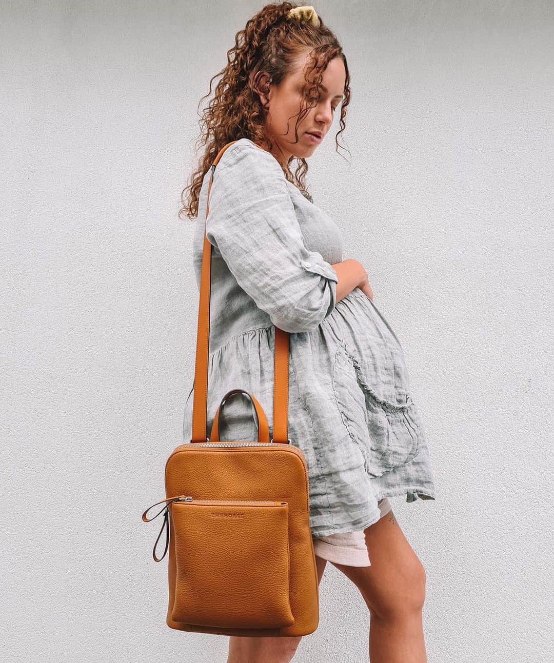 The Horseさんのインスタグラム写真 - (The HorseInstagram)「Our Mini Backpack constructed from premium tan Italian leather, wear it on your back like a traditional backpack or pull through and wear side-saddle. Swipe to see it both ways!  Via @elliemaks_」12月23日 16時04分 - the_horse