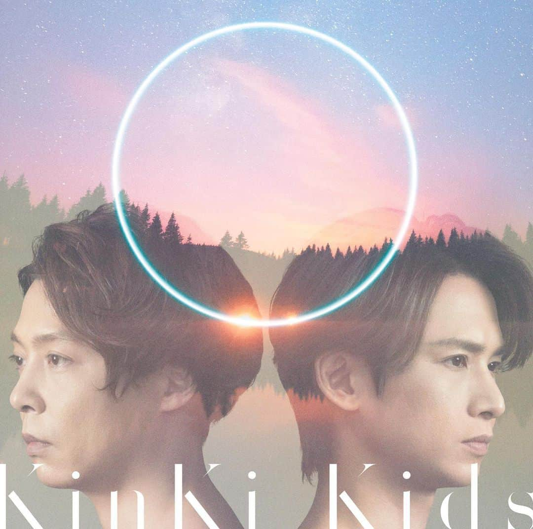 TOMO さんのインスタグラム写真 - (TOMO Instagram)「本日発売のKinKi Kidsのニューアルバム「O」に収録されている新しい時代のミュージックビデオをプロデューサーとして担当させていただきました！コロナ禍において、様々な想いが交差する日々。今しか伝えれないメッセージ。お手伝い出来て光栄です。#works #producer #kinkikids #堂本剛　#堂本光一」12月23日 16時06分 - iam_whyte