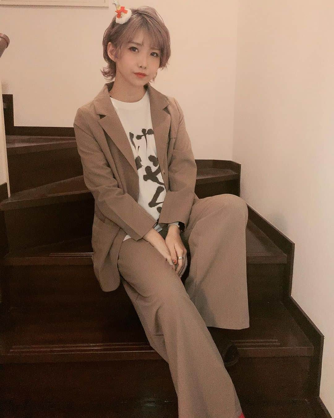 澁谷梓希さんのインスタグラム写真 - (澁谷梓希Instagram)「. 推しTを私服に◎ セットアップとあわせることで 日常でさり気なく推しを感じられる . Setup>> 17kg @17kg_official  . #coordinate_z #ootd #instafashion #にじさんじ」12月23日 21時38分 - azk_s811