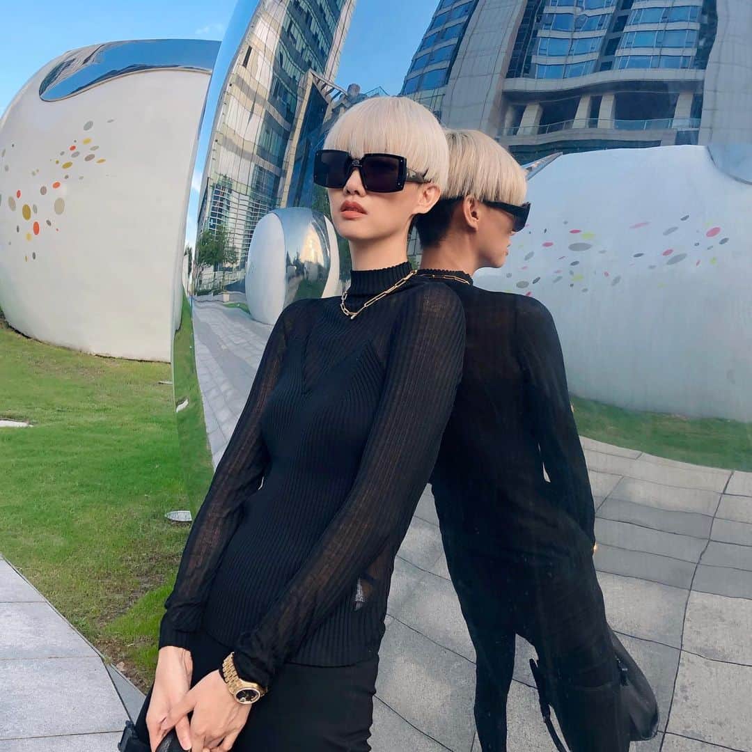 のインスタグラム：「オンラインショップ @blankstorejp をはじめます📣📣📣 中国のデザイナーズブランドを中心に、Shen好みでセレクトしたお洋服とアクセサリーを少しずつ展開して行きます🥰私が着てみていいなと思うものや、ちょっと面白いデザインのものをピックアップしていきますので、ご興味のある方はぜひ覗いてみてください❤️  Just started my online shop in Japan🇯🇵 Please check🔽🔽🔽 @blankstorejp」