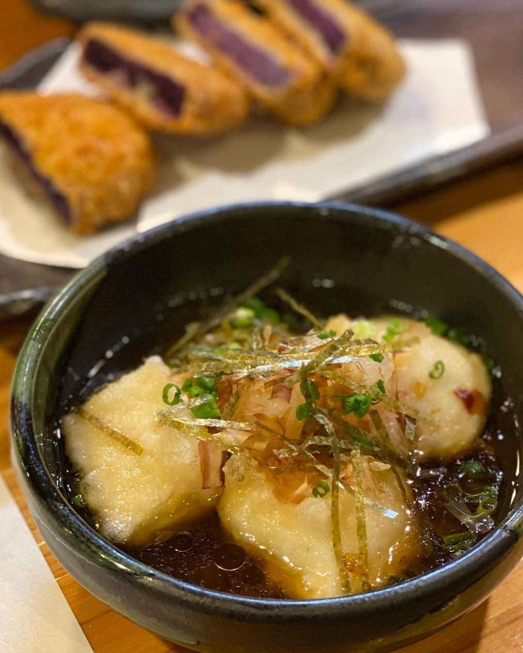 Ayuminさんのインスタグラム写真 - (AyuminInstagram)「🌺沖縄料理ちぬまん🌺 昔から沖縄料理大好きなのでこういうお店も 行っておきたかった🤩✨ . 大好物のもずくの天ぷら、ゴーチャン、そして ジーマーミ豆腐の揚げ出しはメニューにないけど 聞いたら作って下さった🥺❣️ . 特にもずくの天ぷらとゴーチャンが絶品！ 自分で作るゴーチャンとは全然違う〜 こんなに美味しく作れるようになりたい🥺 . ☑️天ぷら盛り合わせ(もずく天、ゴーヤのかき揚げ、白身魚) ☑️ゴーヤチャンプルー ☑️ミミガー ☑️海ぶどう ☑️島もずく ☑️ジーマーミ豆腐の揚げ出し ☑️紅芋コロッケ ☑️ソーキそば @chinuman_bettei  . . スタバクイーン👸🏼メインアカウント ➡︎ @ayumin0220stb . #ちぬまん#沖縄料理#恩納村#恩納村グルメ#沖縄料理ちぬまん #沖縄旅行#沖縄#沖縄グルメ#沖縄ランチ#沖縄カフェ#沖縄観光 #新婚旅行#ハネムーン #インスタグルメアワード2020#あいなご#ナゴレコ#グルメライター#タビジョ」12月23日 21時39分 - ayumin0220