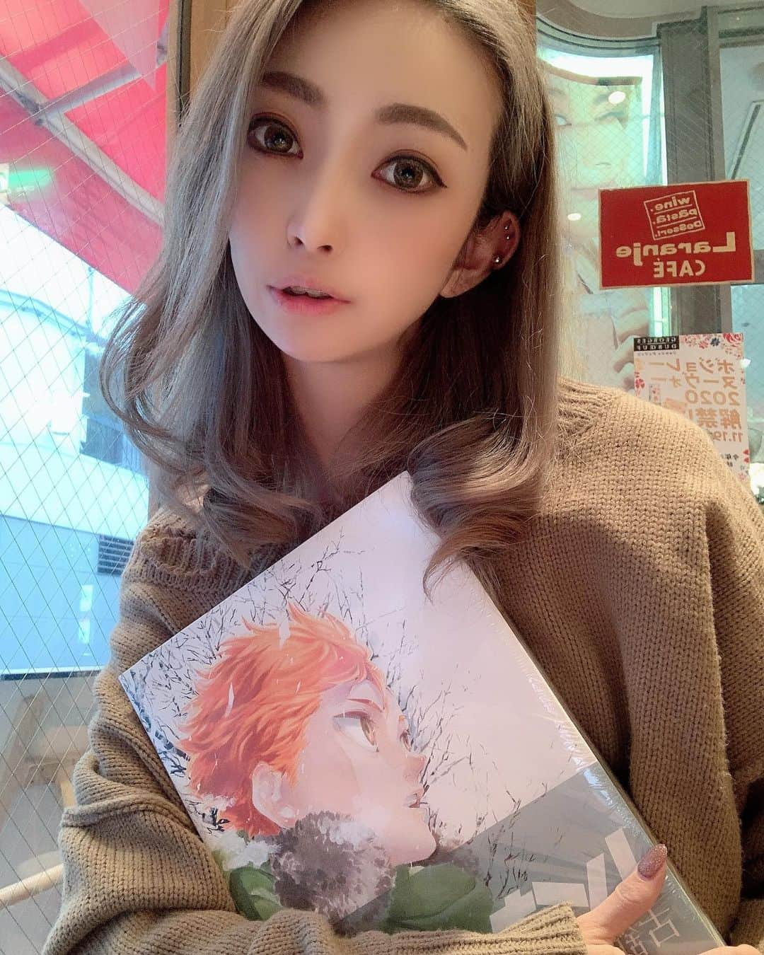 優姫ゆいなのインスタグラム：「・ ｷﾀｷﾀｷﾀｷﾀｰ❤️❤️❤️ ハイキューの画集が🥺✨ 紀伊国サンタが！！！（紀伊國屋） ありがとうー😭 お正月休みのためにまとめてないやつ買ってきた！ ・ さんざんハイキューに泣かされたから絶対画集でも泣く！！ ハイキューずっと愛してます😭❤️ #古舘春一先生ありがとう  ツッキーと研磨がいれば生きていける。 ・ ・  #優姫ゆいな#ゆいな#東京#六本木#新宿#池袋#歌舞伎町#名古屋#栄#錦#岐阜県#岐阜市#柳ヶ瀬#多治見市#キャバクラ#キャバ嬢#ファッション#love#instagood#古舘春一#ハイキュー#ショーセツバン#ハイキュー画集#烏野高校#音駒高校#日向翔陽 #孤爪研磨」