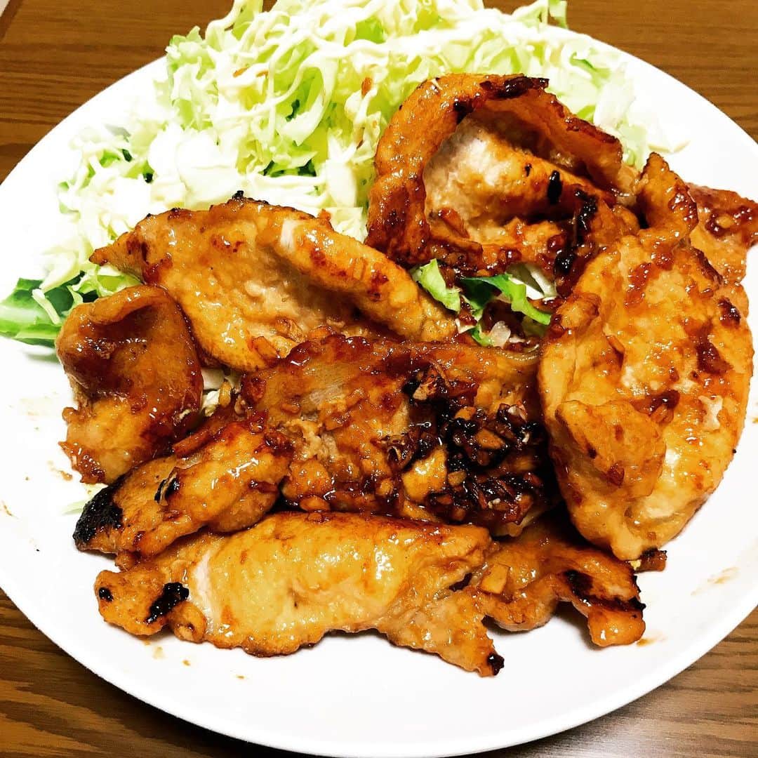 山本寛のインスタグラム：「豚の生姜焼き #しょうがやき#料理#男の料理」