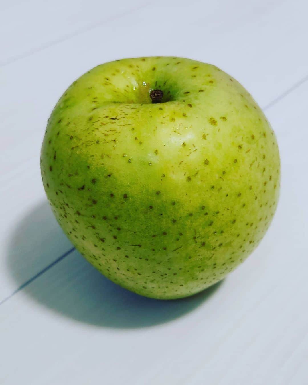 越中睦士さんのインスタグラム写真 - (越中睦士Instagram)「🍏  #青りんご　 #Apple」12月23日 16時20分 - makotokoshinaka