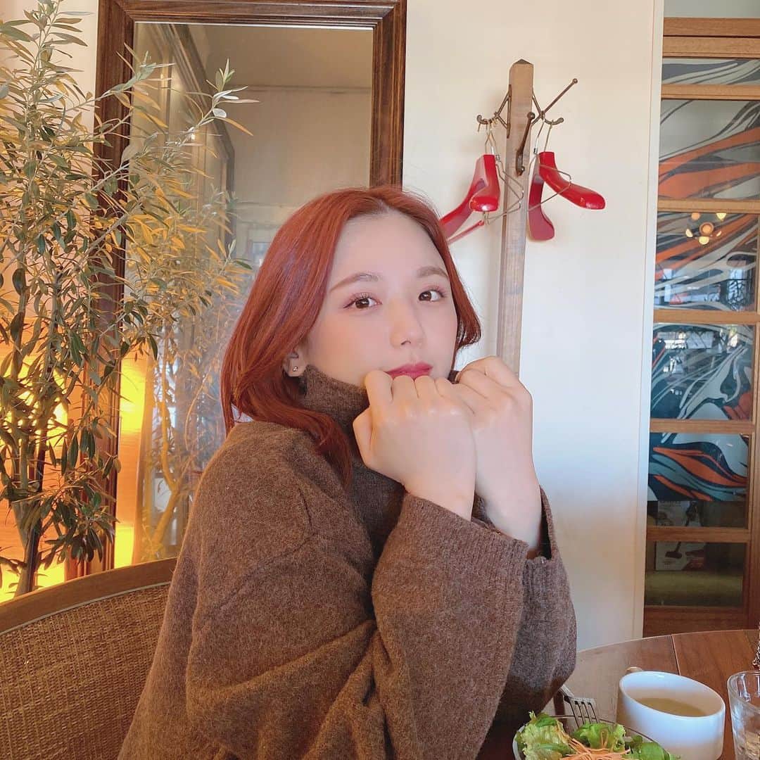 ひよんのインスタグラム：「🥗🍖 ㅤㅤㅤㅤㅤㅤㅤㅤㅤㅤㅤㅤㅤ 髪の毛が赤いとき😆🟥 もうベージュ系に戻しちゃったけど、 どっちがよかったかな🤔💇‍♀️💓 ㅤㅤㅤㅤㅤㅤㅤㅤㅤㅤㅤㅤㅤ お洋服は @9unq.official の #おませさんニットアップ 🧶❤️ ㅤㅤㅤㅤㅤㅤㅤㅤㅤㅤㅤㅤㅤ #cafe #lunch #9unq #패션 #꾸안꾸 #코디 #카페 #희영 #クアンク #ひよん」