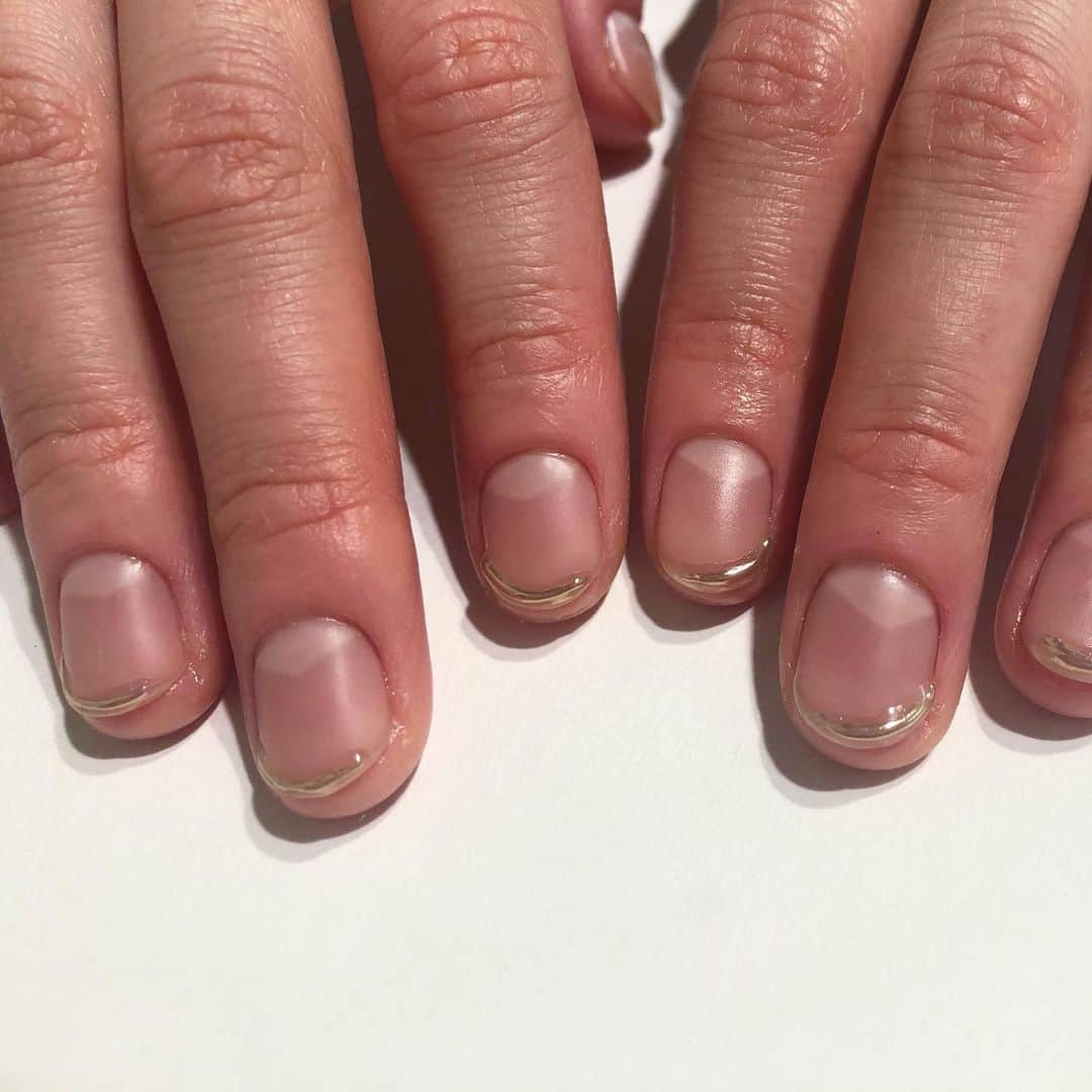 関根祥子のインスタグラム：「プニュ🌫🤍  #mojonail #nails」