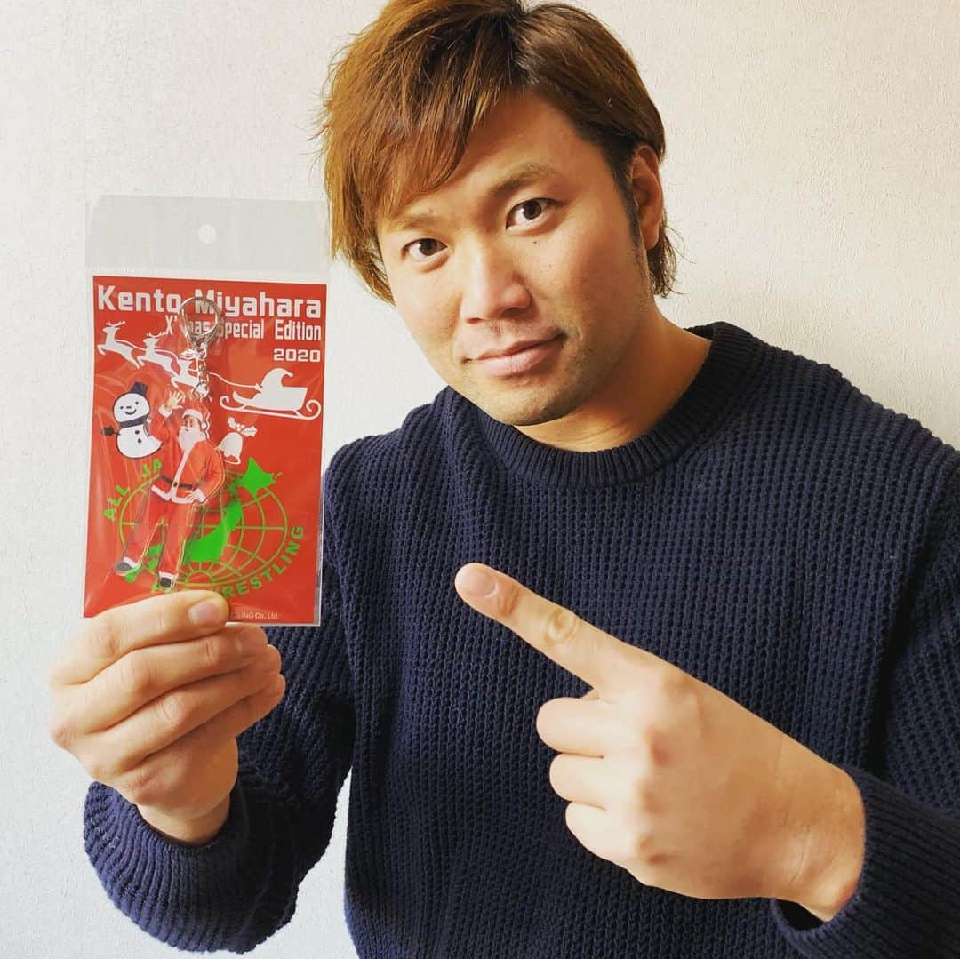 宮原健斗さんのインスタグラム写真 - (宮原健斗Instagram)「🔴宮原健斗 アクリルキーホルダー🟢﻿ ﻿ ■アクリルキーホルダー トナカイver.﻿ ■アクリルキーホルダー サンタ A・Bver.﻿ ﻿ パッケージもオリジナルで可愛いですよ♪﻿ ﻿ ＊全3種類(残りわずか)﻿ お買い求めはお早めに📣﻿ ﻿ 【オンラインショップ】﻿ http://alljapan.shop-pro.jp/﻿ (全日本プロレスオンラインショップで検索🔎)  #宮原健斗 #新商品 #クリスマス #キーホルダー」12月23日 16時43分 - kento_miyahara