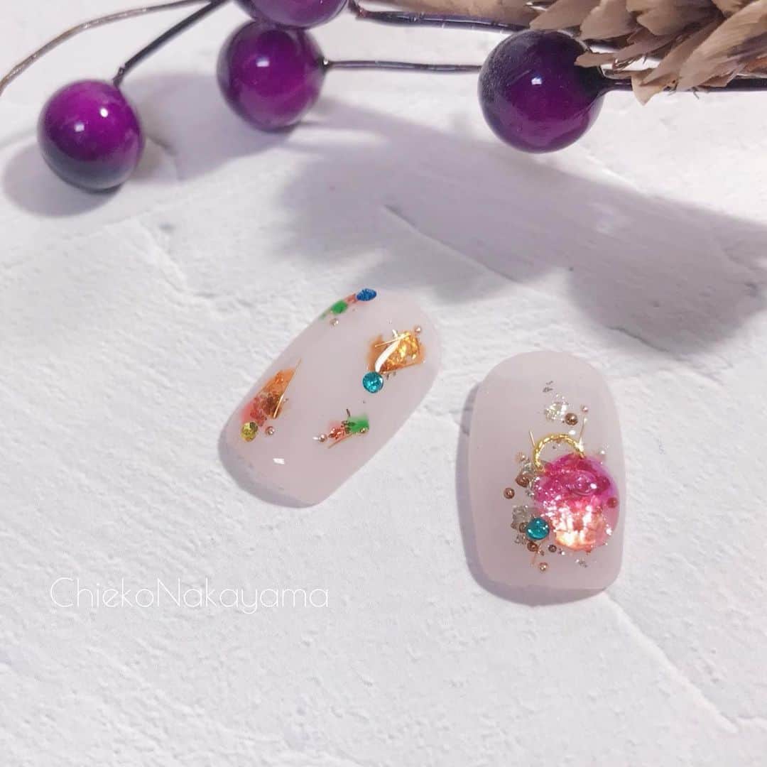 なかやまちえこのインスタグラム：「12/22のインスタライブ 使用商材。⠀ ⠀  PREGEL・Betty gel・きまぐれキャット・PREANFA・PREXY商品は、ネイリストの方は↓ ⠀ プリモール @nail_premall ⠀ http://gelnailshop.com/ ⠀ ⠀ キャンディポケット @candypocket_official ⠀ http://www.beautysupport.jp/sm/script_main/shoptop.php ⠀ ⠀ セルフの方は↓ ⠀ ジョイアート @joyartofficial ⠀ http://joyart.biz/ ⠀ ⠀ にて購入頂けます☺️⠀⠀  ⠀ #nail #nails #nailart #ネイル #美甲 #ネイルアート  #japanesenailart #manucure #japanesenails #manicurist #gelnails #أظافر #네일아트 #미용 #vẽmóng #ngườiđẹp  #เพ้นท์เล็บ #искусствоногтя #artedeuñas #เพ้นท์เล็บเจล #ジェルネイルデザイン #ネイルデザイン #senikuku #nagelkunst #ニュアンスネイル @pregelofficial @bettygel_official @kimagure_cat_whim @prexyofficial」