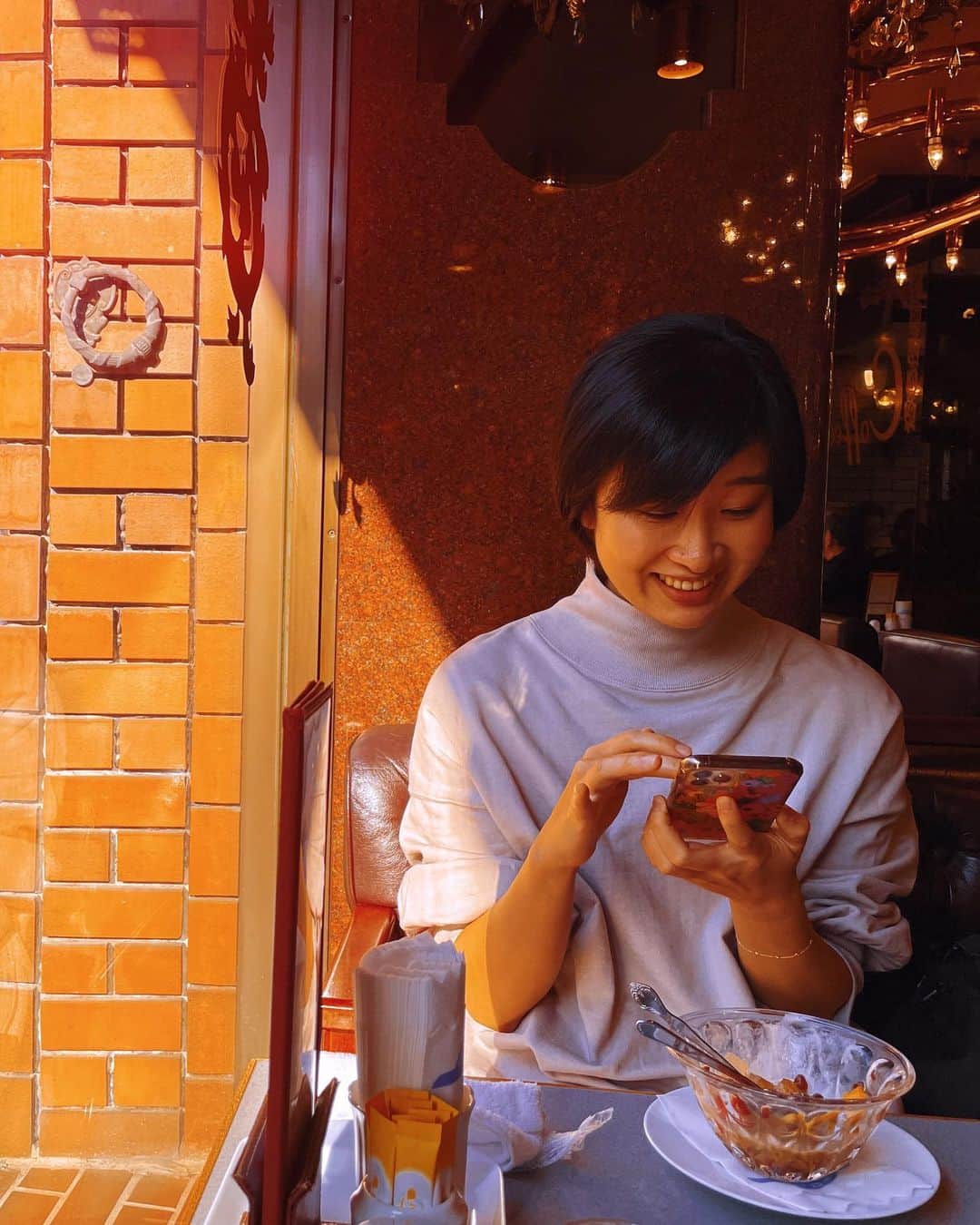 片山陽加さんのインスタグラム写真 - (片山陽加Instagram)「えりこさんとお茶しばく🍵 上野の喫茶店なかなか良きでした☕️  #喫茶店 #🍵」12月23日 16時42分 - haachandyoo
