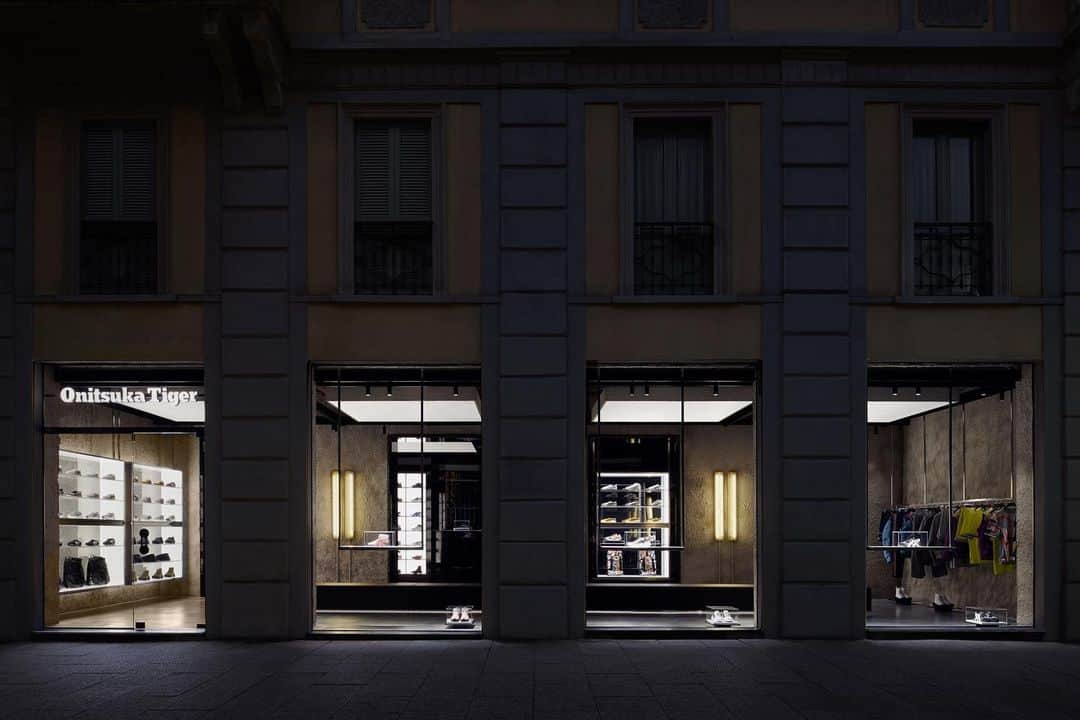 Onitsuka Tigerさんのインスタグラム写真 - (Onitsuka TigerInstagram)「Introducing Onitsuka Tiger Milan, the first flagship store in Italy.  Corso Como 3, Milano（Shop entrance at Piazza XXV Aprile 9） 20154  #OnitsukaTiger #Milan」12月23日 17時00分 - onitsukatigerofficial