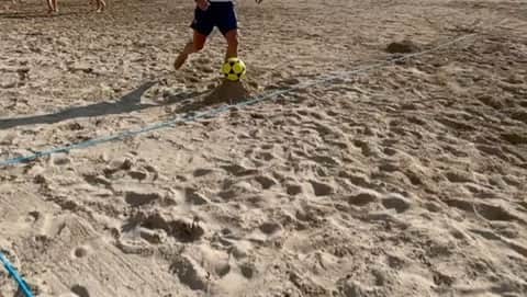 ロベール・ピレスのインスタグラム：「About yesterday!!! Footy volley with my sons and  friends」